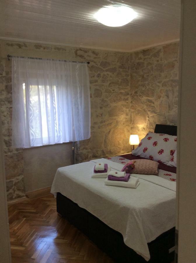 Apartment Karla Snb Lozovac Exterior photo